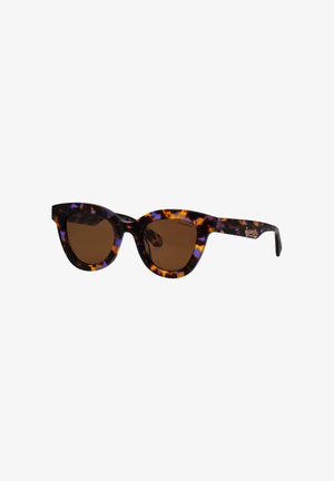 Sonnenbrille mit Schildpattmuster, braunen Gläsern und einer dezenten Cat-Eye-Form, mit einem Logo am Bügel.