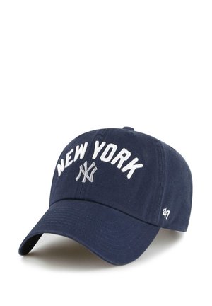 Navy blue baseball cap in cotton with white embroidered "NEW YORK" and logo. Features a curved visor and adjustable strap on the back.