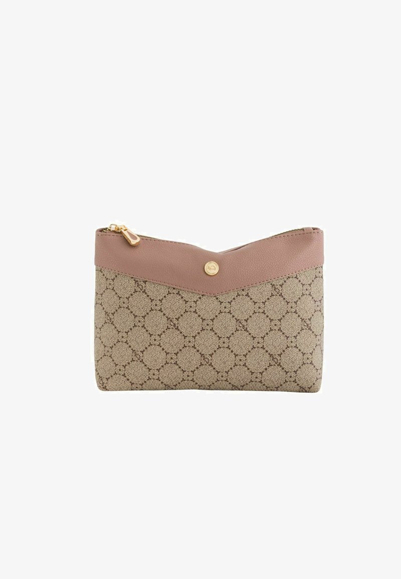 Béžový pouch s hnědým geometrickým vzorem, horní část z růžové kůže, zlaté kování a zipové uzavírání. Horizontální oválný tvar s texturovaným povrchem.