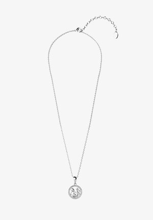 Collana d'argento con un pendente rotondo caratterizzato da un intricato design inciso e un bordo di piccoli gemme trasparenti. Lunghezza della catena regolabile.