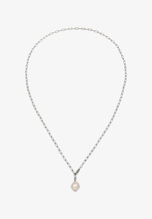 Sølvkæde med mellemstore led og en enkelt uregelmæssig hvid perle ved midten som vedhæng.
