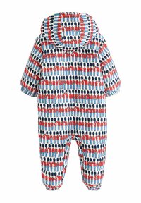 Printed baby romper lavet af et blødt stof. Har en hætte og et mønster af soldater i rød og blå på en hvid baggrund.