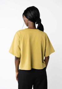 MELA CROPPED DESNA - T-shirt basic - khaki