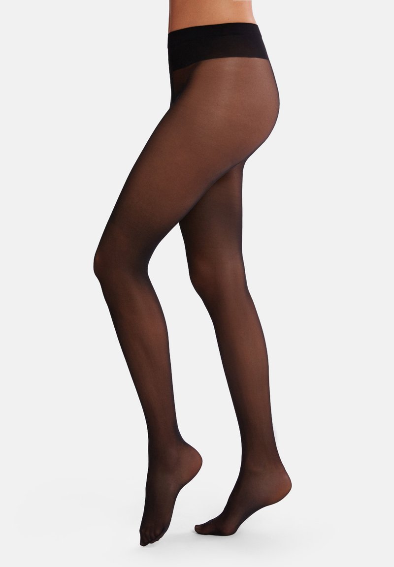 Calze nere trasparenti con una texture liscia, caratterizzate da una vita larga e solida e da un design aderente che si adatta alla gamba.