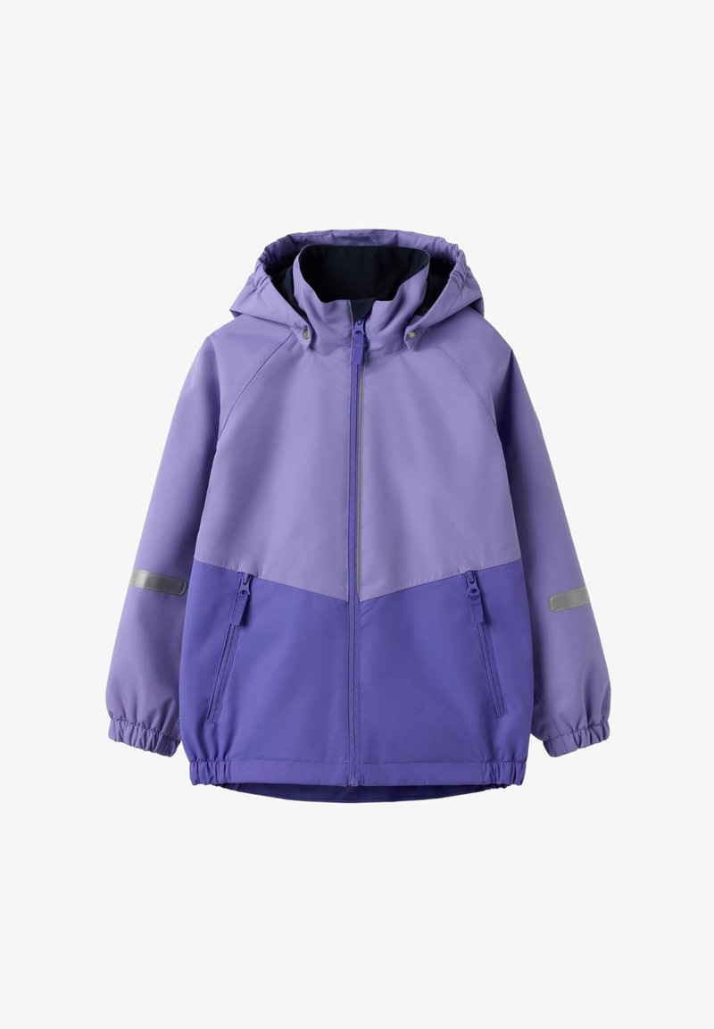 Paarse jas met een capuchon, met een twee-tinten ontwerp met lichte en donkere paarse secties, ritszakken en reflecterende accenten.