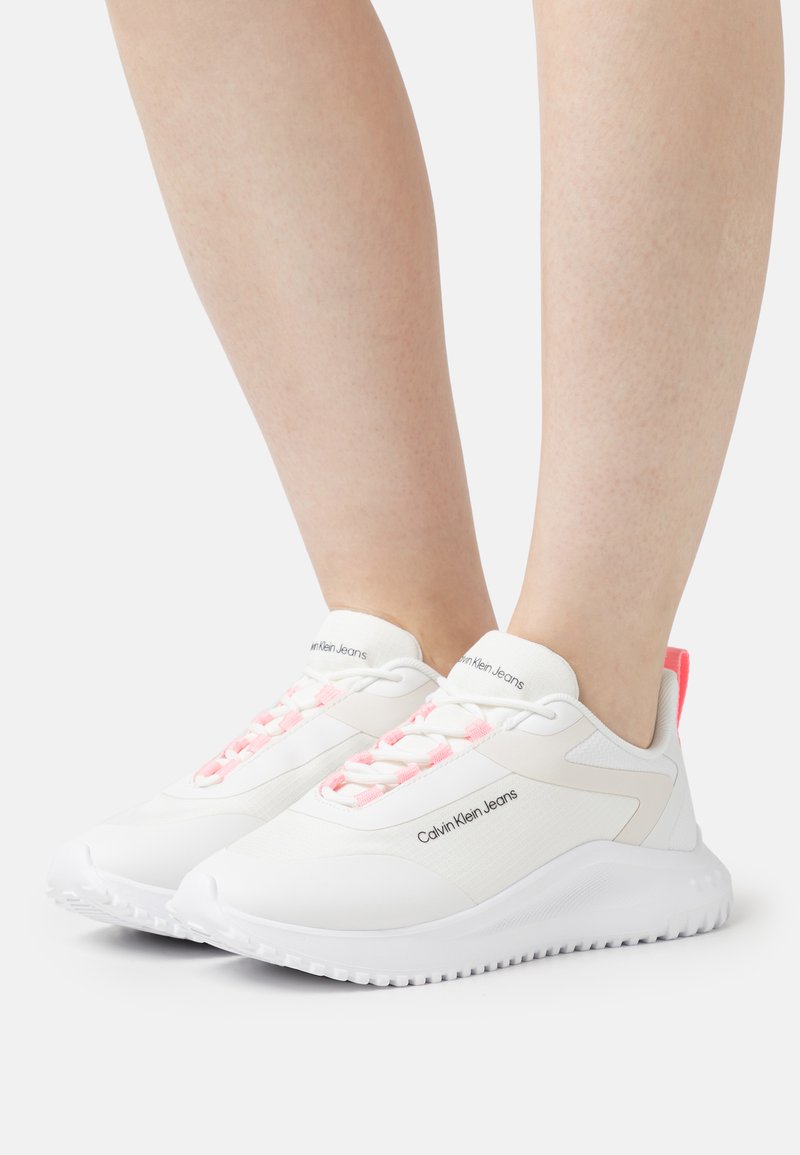 Calvin Klein Jeans EVA RUNNER LACEUP - Sneakers basse - bright white/creamy white/cotton candy