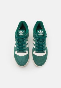 adidas Originals RIVALRY UNISEX - Sneakers laag - collegiate green/cloud white