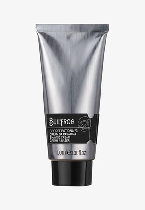 Silberne Tube der Bullfrog Secret Potion Nr. 3 Rasiercreme, mit schwarzem Etikett und weißem Text, 100 ml Größe, mattes Finish und schwarzer Kappe.