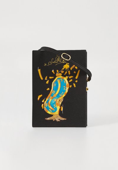 Sac en toile noir avec un graphique d'horloge brodé en bleu et or, comprenant des chiffres, accentué par une bandoulière en anneau doré.