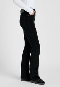Lee BREESE  - Trousers - black