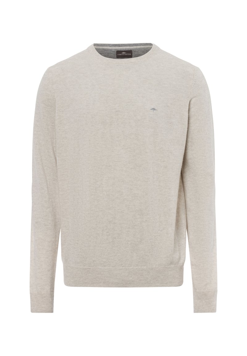 Helle beige Rundhals-Strickjacke aus weichem Strickstoff. Mit langen Ärmeln und einem kleinen Logo auf der Brust. Glatte Textur.