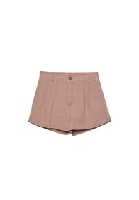 Pantaloni shorts in lino rosa chiaro con vestibilità rilassata, caratterizzati da pieghe frontali, chiusura con un singolo bottone e tasche laterali. Texture e orlo lisci.