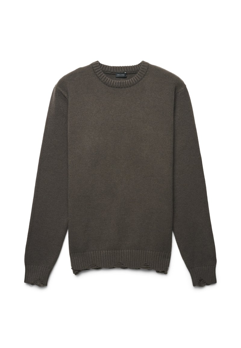 Dunkelgrüner Strickpullover mit rundem Halsausschnitt, gerippten Bündchen und Saum sowie dezenten, beschädigten Details am unteren Rand.