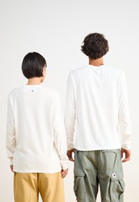 Salomon LOGO TEE UNISEX - T-shirts med print - white