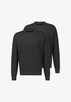 To sorte strikkede crewneck-trøjer med lange ærmer, ribbet manchetter og et lille broderet logo på brystet.