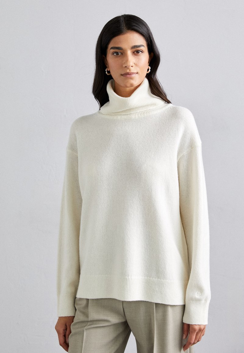 Filippa K RELAXED TURTLE NECK - Striktrøje - offwhite