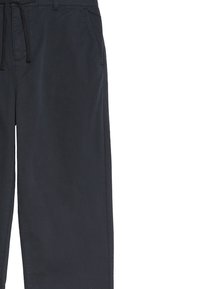 Svarta, lätta byxor med en slät textur, som har dragsko i midjan och sidofickor. Enkel design utan synliga mönster.