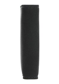 Étui rectangulaire en tissu noir avec bords cousus, placé verticalement sur un fond blanc.