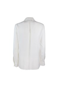 Camicia bianca a maniche lunghe con una sottile texture, colletto a punta e polsini abbottonati. Presenta una cucitura centrale sul retro e una vestibilità comoda.
