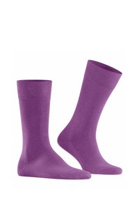 Lila Baumwollsocken mit einem gerippten Bündchen und glatter Textur. Knöchelhoch mit verstärkter Fußspitze und Ferse für Haltbarkeit.