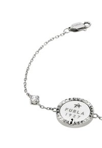 Sidabrinė grandinėlė su apvaliu žavesiu, turinčiu tekstūruotą kraštą, graviruotą "FURLA 1927", ir akcentiniu kristalu.