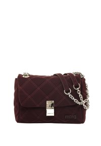 Borsa a tracolla trapuntata color bordeaux realizzata in tessuto testurizzato, con clap di chiusura in argento e tracolla a catena, con logo impresso sul davanti.
