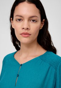 s.Oliver MIT GESMOKTEN DETAILS - Blouse - petrol
