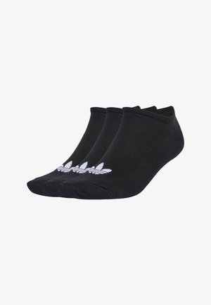Calcetines negros hasta el tobillo hechos de una tela suave, con un logo blanco que presenta tres rayas y un diseño de hoja, presentados en un paquete de tres.