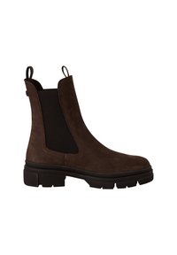 Bottines Chelsea en daim marron avec panneaux élastiques noirs sur les côtés, languettes de tirage et semelle en caoutchouc noir épaisse.