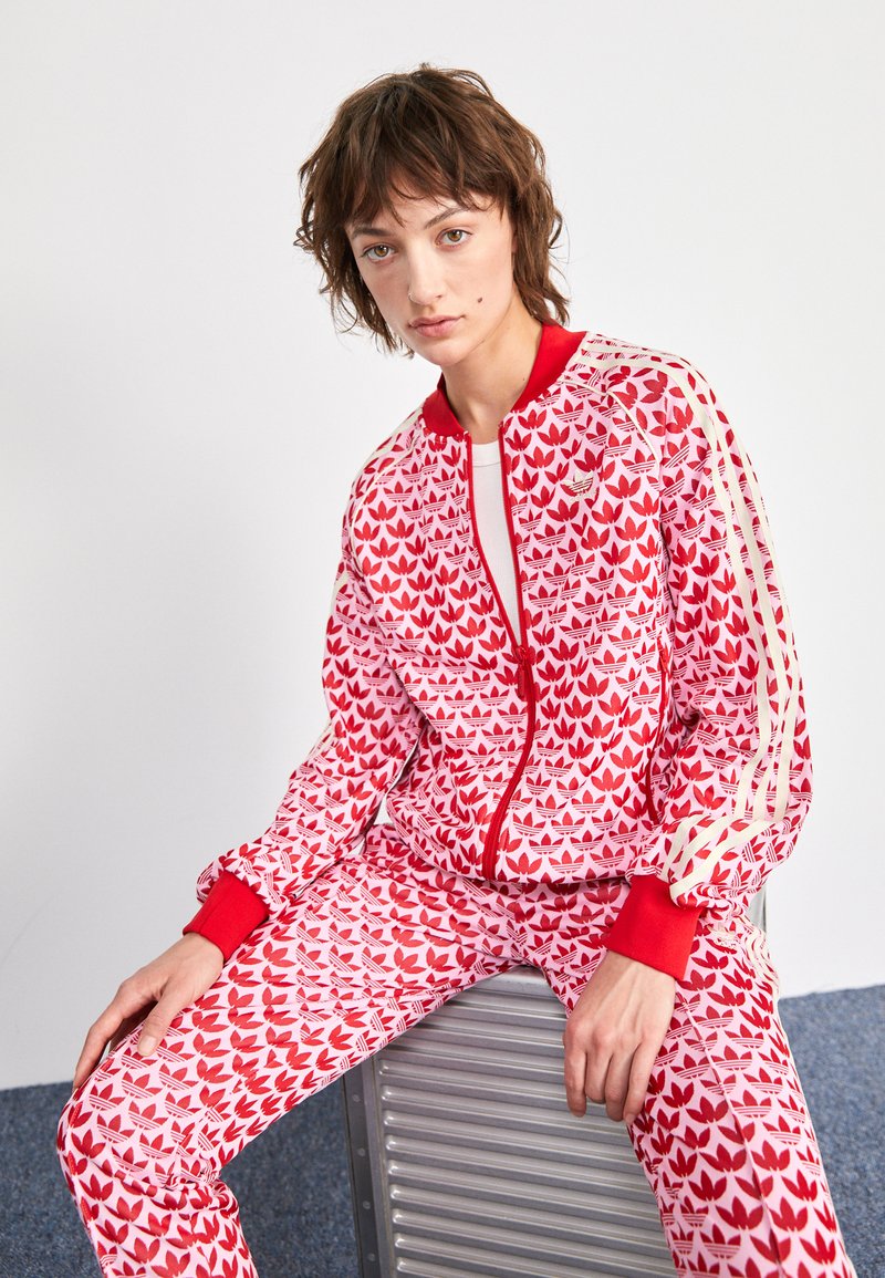 adidas with red roses