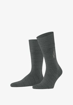 Une paire de chaussettes gris foncé mi-mollet avec une texture côtelée et un texte logo blanc subtil sur le côté, présentée debout sur un fond blanc.