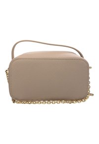 Borsa rettangolare beige con superficie tessurizzata, dettagli in catena dorata lungo il bordo inferiore e una sola tracolla.