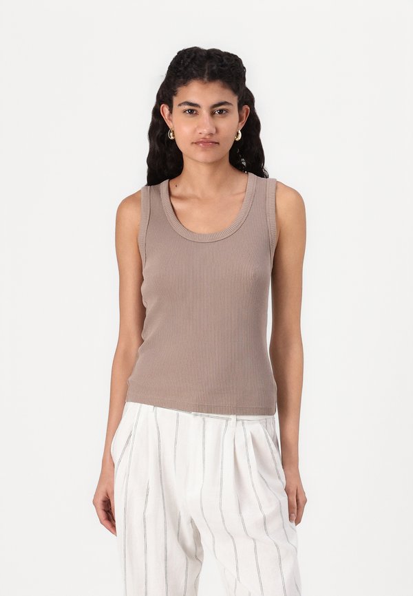 SCOOP  - Top - mountain trail