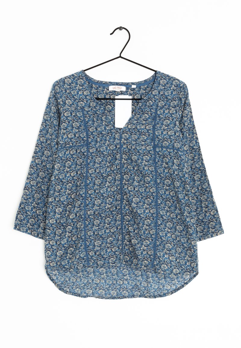 Fließende blaue Bluse mit floralem Muster, Schlüssel-Ausschnitt, dreiviertelärmel und abgerundetem Saum. Hat ein zartes Paisley-Muster.