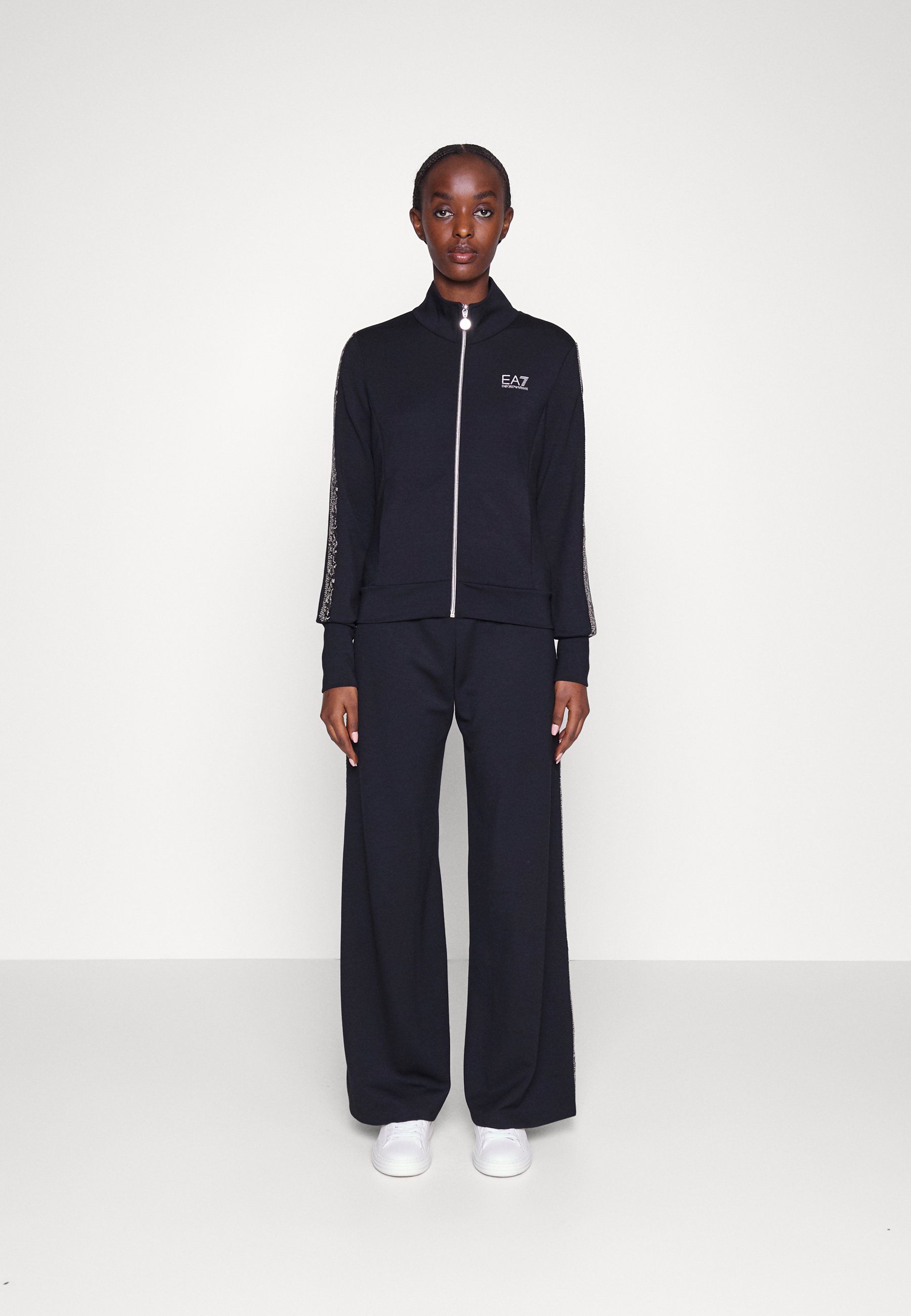 Survêtement EA7 Homme Zippé Noir/Or - Logo Brodé, Polyester Recyclé, Coupe Ajustée Pour Sport Et Décontracté - 7