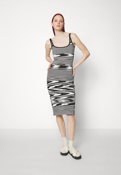 Missoni LONG DRESS - Φόρεμα-πουλόβερ - black and white space dye