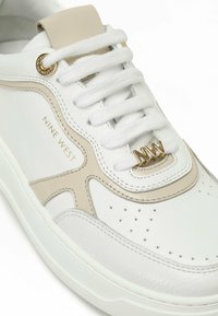 Nine West Tenisice - beige