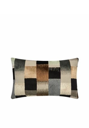 Rechteckiges Dekokissen mit einem Patchwork-Muster aus beigen, braunen, schwarzen und grauen Stoffquadraten mit unterschiedlichen Texturen.