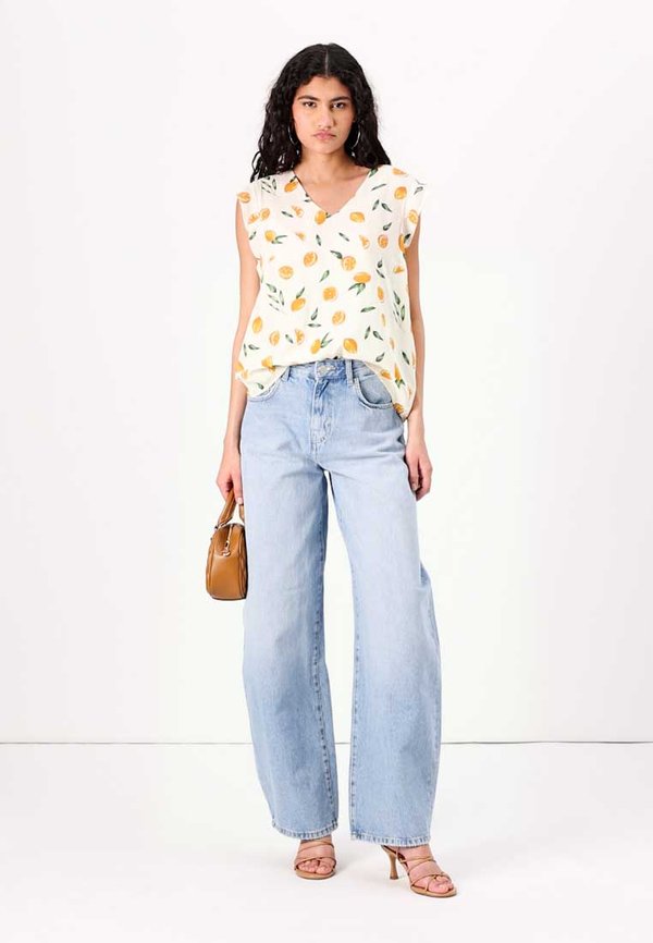 PCNYA V NECK - Blouse - birch2