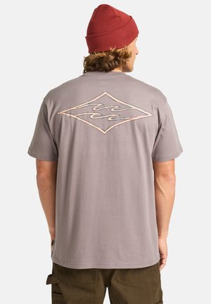 Billabong CRAYON WAVE - Print T-shirt - dusty purple