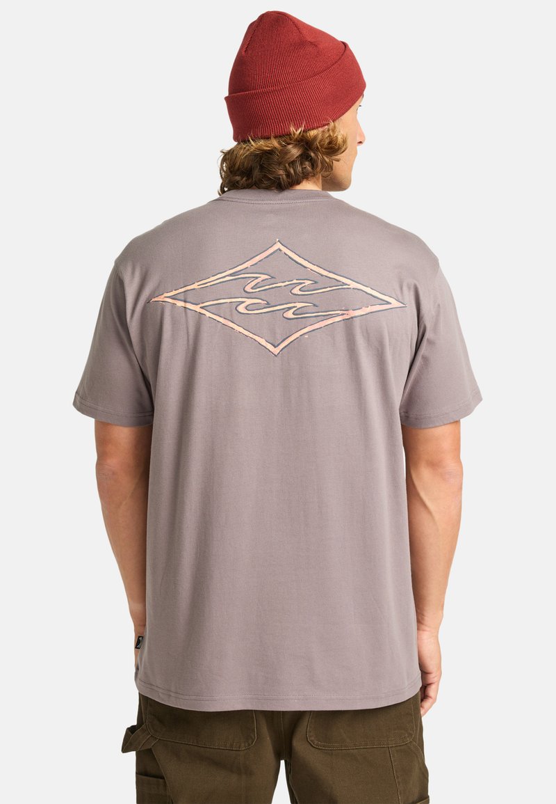 Billabong CRAYON WAVE - Camiseta estampada - dusty purple