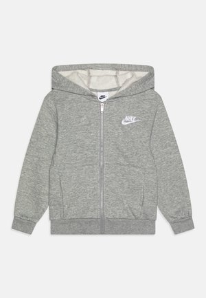 Siva zip-up hoodie izrađena od mekog materijala s flis oblogom, s prednjim džepom u obliku kengura i bijelim Nike logom na prsima.