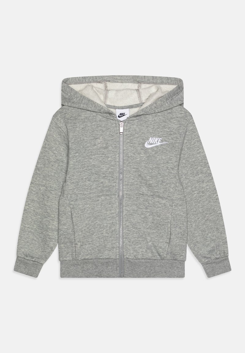 Grå zip-hoodie gjord av mjukt tyg med fleecefoder, med en framficka i kangaroo-stil och en vit Nike-logotyp på bröstet.