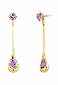 Pendientes de oro con dos piedras preciosas moradas: un corte cuadrado en la parte superior y una forma de lágrima abajo, con un diseño elegante y brillante.