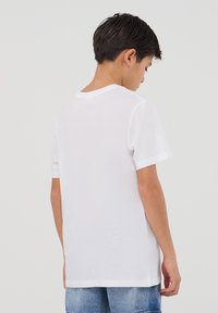 Terranova CON STUMBLE GUYS - T-shirt con stampa - bianco ottico