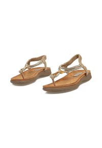 Sandalias marrones con un tacón texturizado, que cuentan con adornos de plata en las correas y una plantilla acolchada para mayor comodidad.