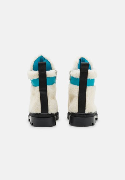 Marni UNISEX - Botins de atacadores - ivory/light blue