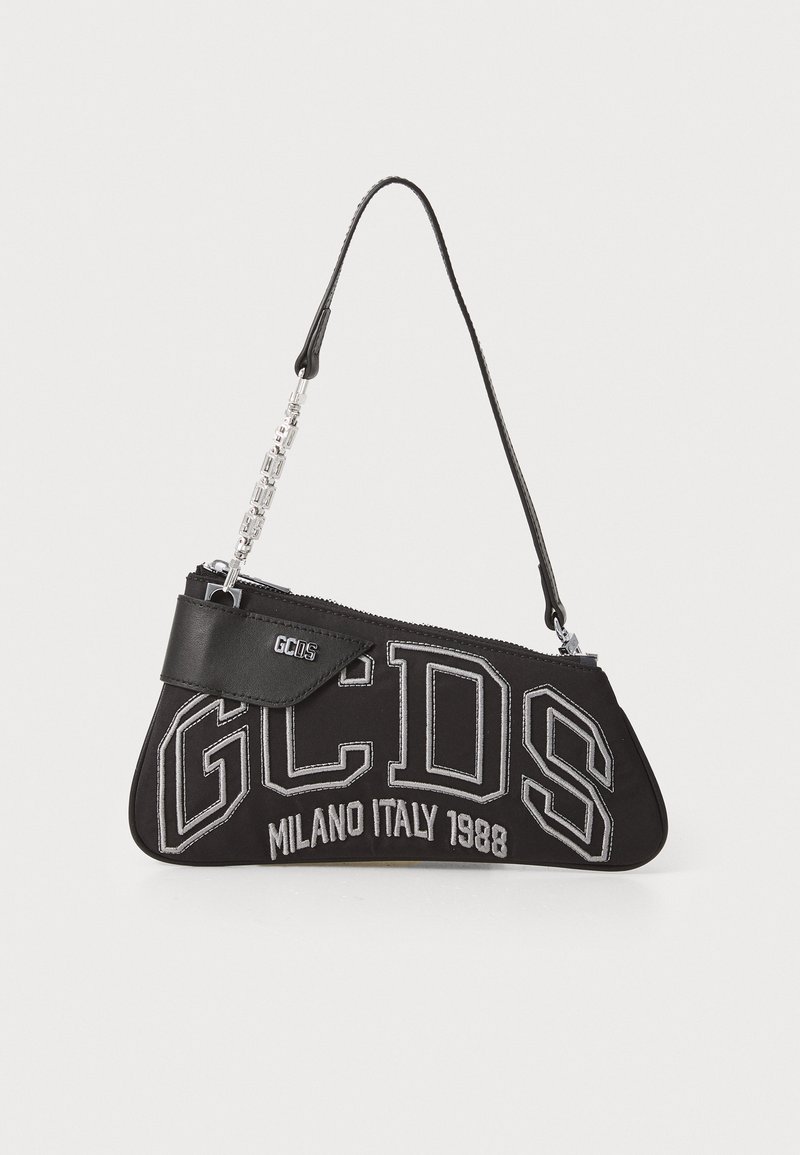Geantă din material textil negru, cu text brodat alb "GCDS MILANO ITALY 1988", cu închidere cu fermoar și curea detaliată cu strasuri.