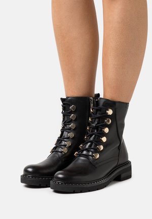 Marco Tozzi Lace-up ankle boots - black antic