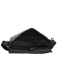 Borsa a tracolla nera con apertura con zip, tasca interna e texture liscia. Dispone di una robusta tracolla e dettagli di cucitura sottili.
